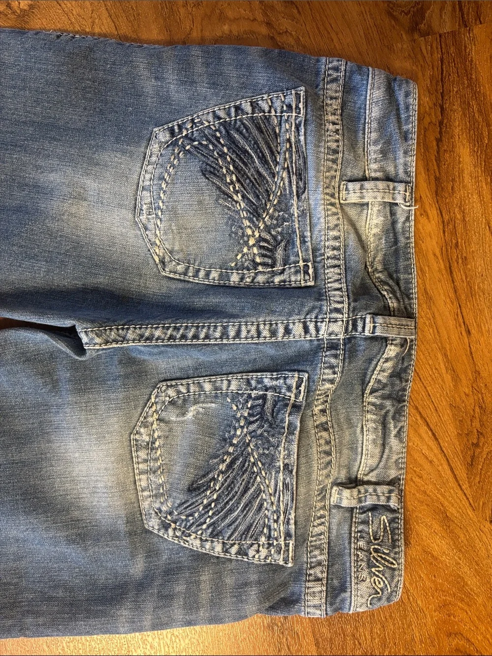 Silver Jeans Tuesday distressed- 32 - Picture 4 of 5